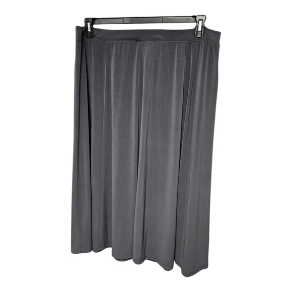 Woman Within Gray Skirt - Picture 3 of 4